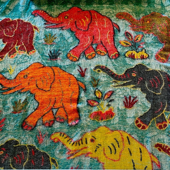Gorgeous elephant scarf from India - Picture 2 of 3